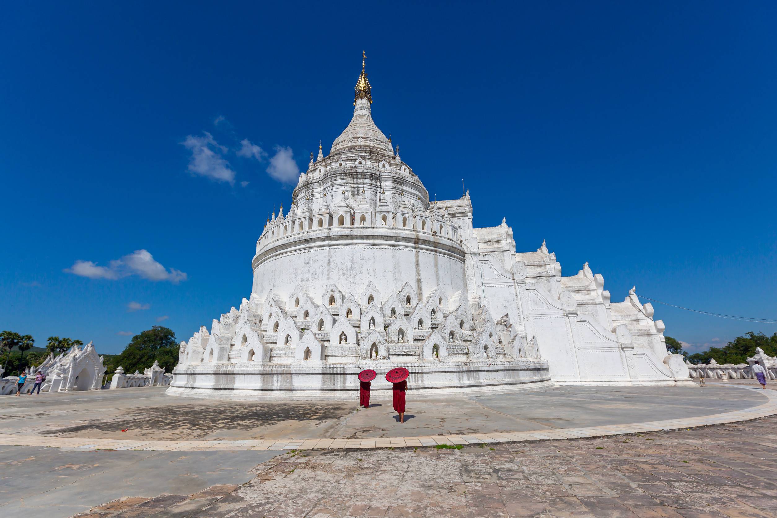 https egypt eta com images white pagoda at shwedagon pagoda yangon myanmar