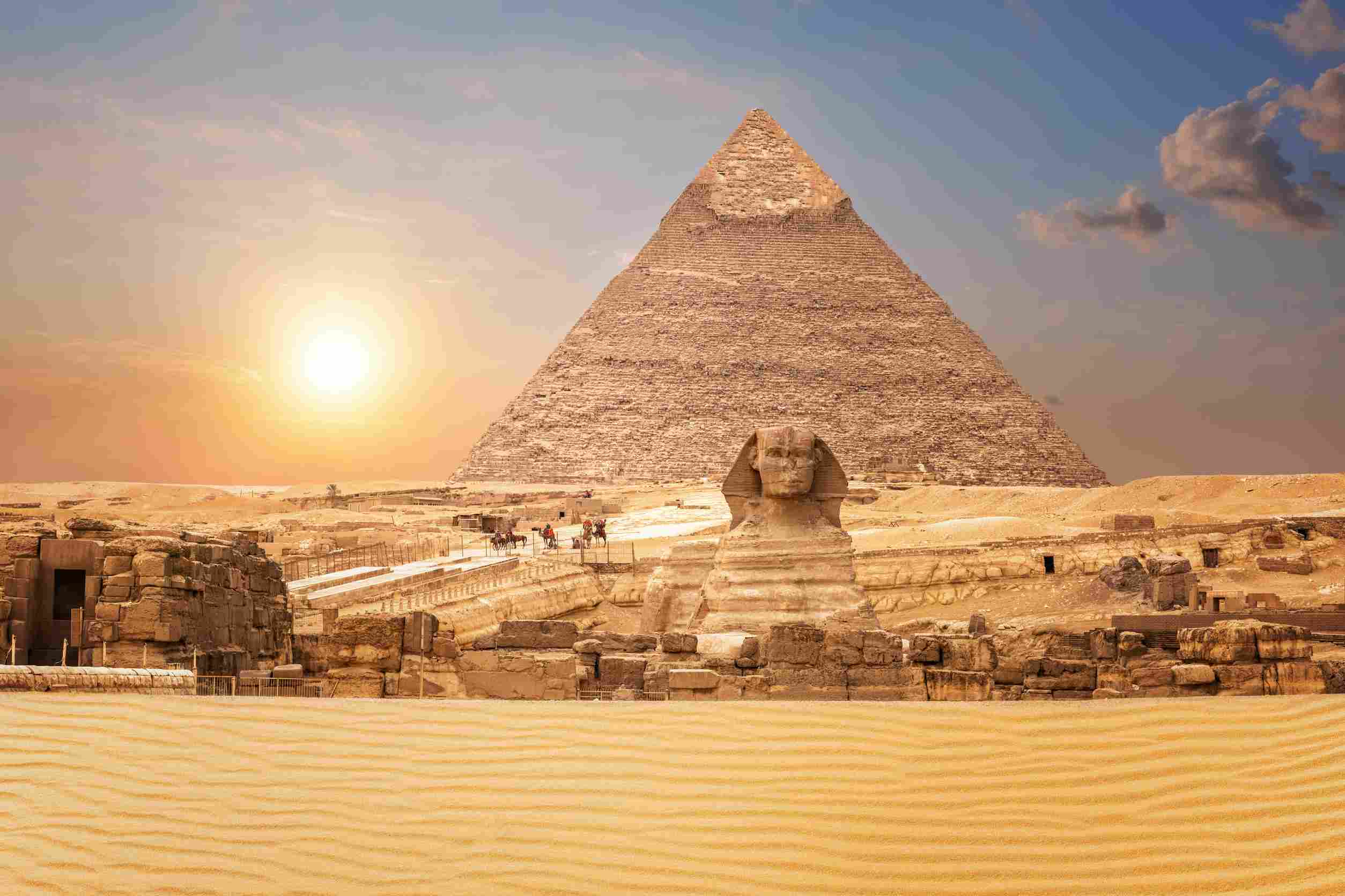 https egypt eta com images wonderful view on the sphinx and the pyramid of chephren in egy